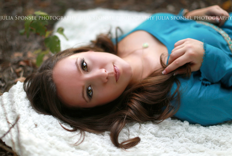 frisco photographer seniors laying down photo