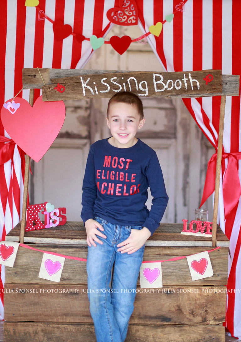 valentine kissing booth mini session
