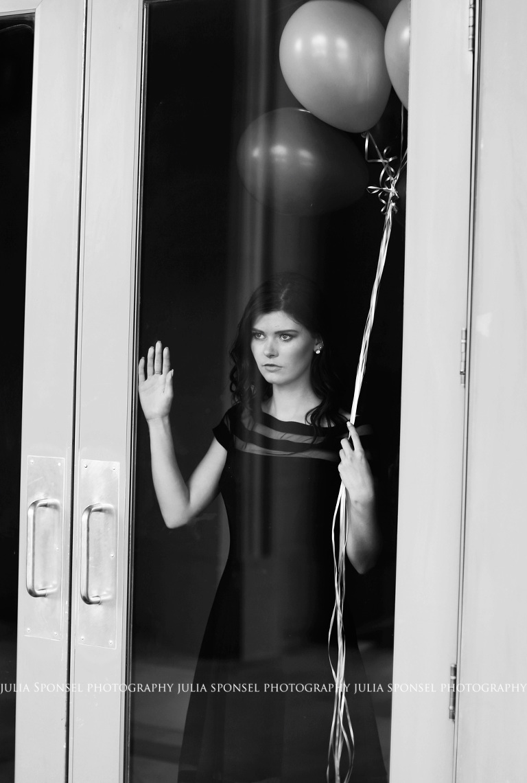 black and white senior photos with balloons